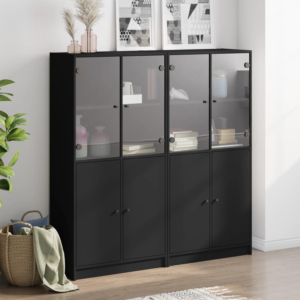 Bokhylle med dører svart 136x37x142 cm konstruert tre